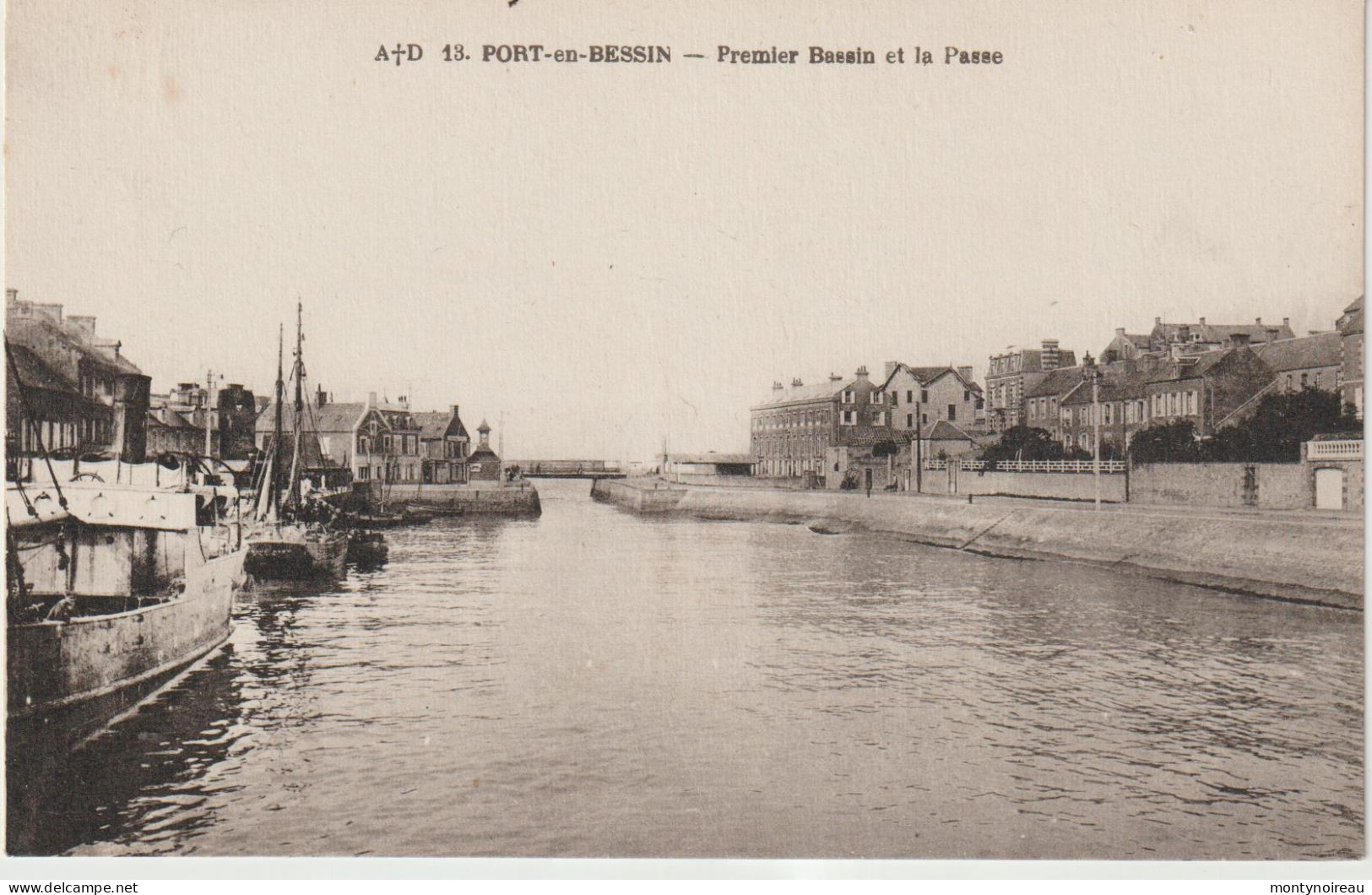 DEF : Calvados : PORT En BESSIN : Vue Bassin - Port-en-Bessin-Huppain