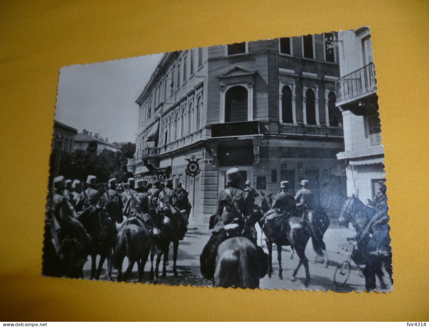 WWI CARTOLINA DEGLI ANNI 60 RAPPRESENTANTE UNA SCENA DELLA GUERRA 1915-18 GORIZIA CAVALLERIA ITALIANA - Gorizia