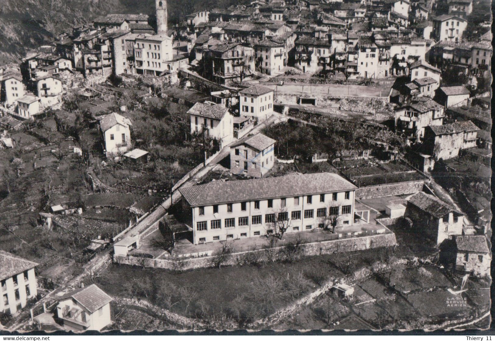 Cpsm 06 Belvédère En Avion Au Dessus, Le Groupe Scolaire Et La Place Cours - Belvédère