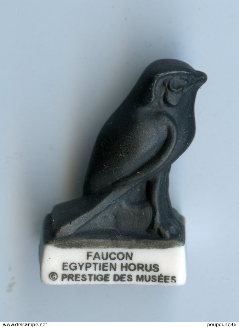 FEVE - FEVES -  "PRESTIGE DES MUSÉES 1999" -  FAUCON EGYPTIEN HORUS -   MAT - Tiere