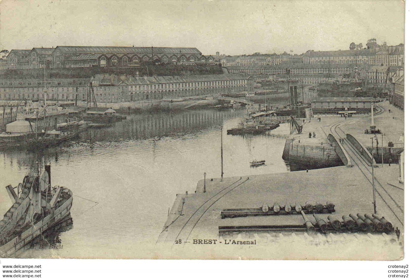 29 BREST N°28 L'Arsenal En 1904 Canons En Stock Bateau Dragueur Avec Godets ? - Brest