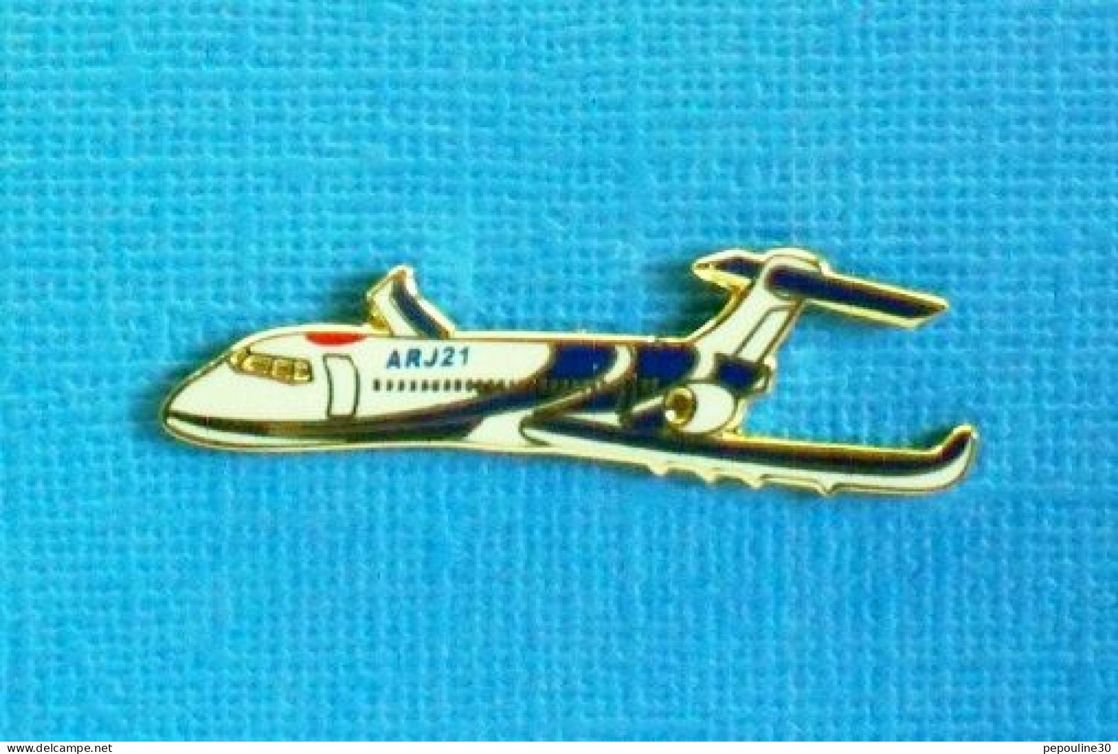1 PIN'S //   ** AVION COMAC ARJ21-700 ** - Airplanes