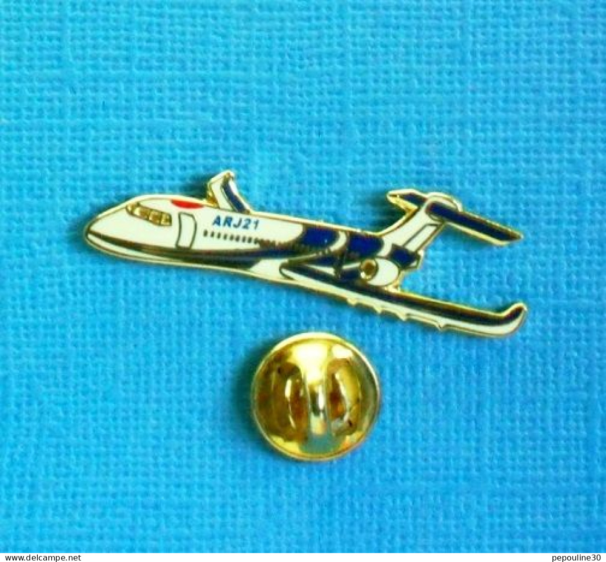 1 PIN'S //   ** AVION COMAC ARJ21-700 ** - Airplanes