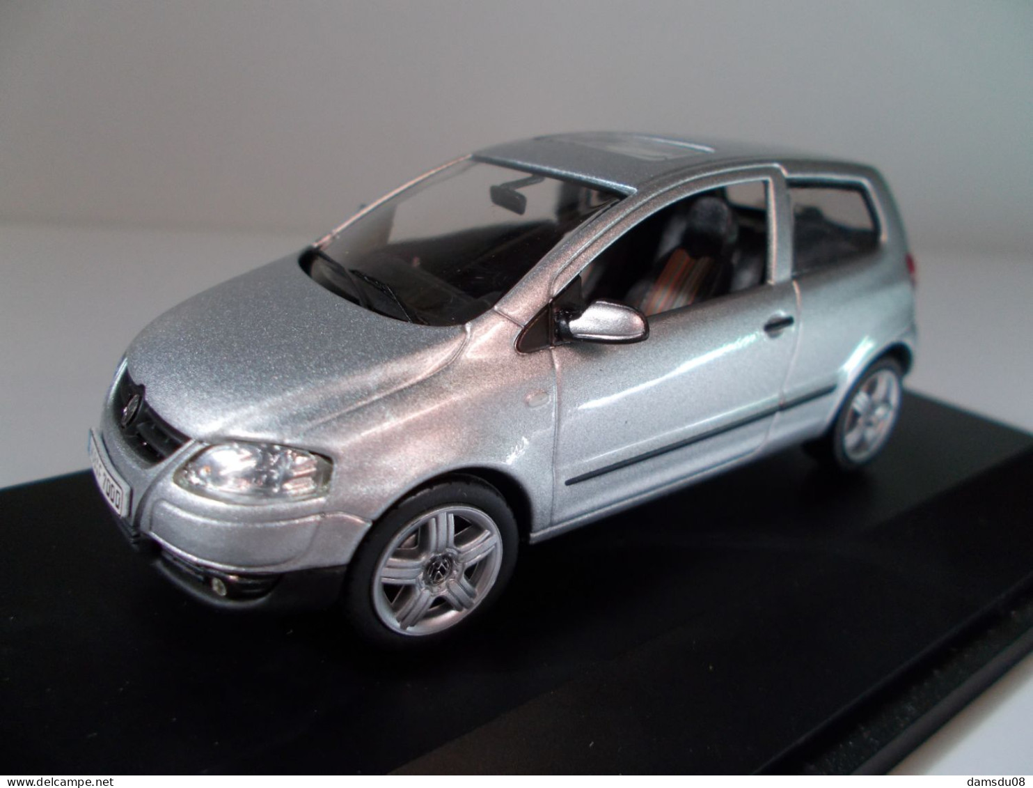 Schuco VW Fox Grise Echelle 1/43 En Boite Vitrine Et Surboite Carton - Schuco