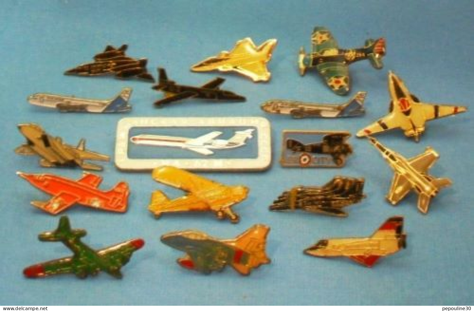 17 PIN'S //  ** LOT / 17 AVIONS DIFFÉRENTS ** - Avions