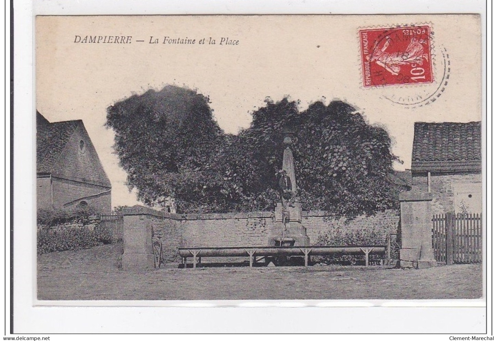 DAMPIERRE : La Fontaine Et La Place - Tres Bon Etat - Autres & Non Classés