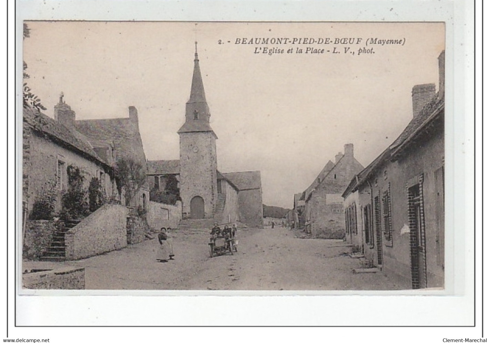 BEAUMONT PIED-DE-BOEUF - L'église Et La Place - Très Bon état - Sonstige & Ohne Zuordnung