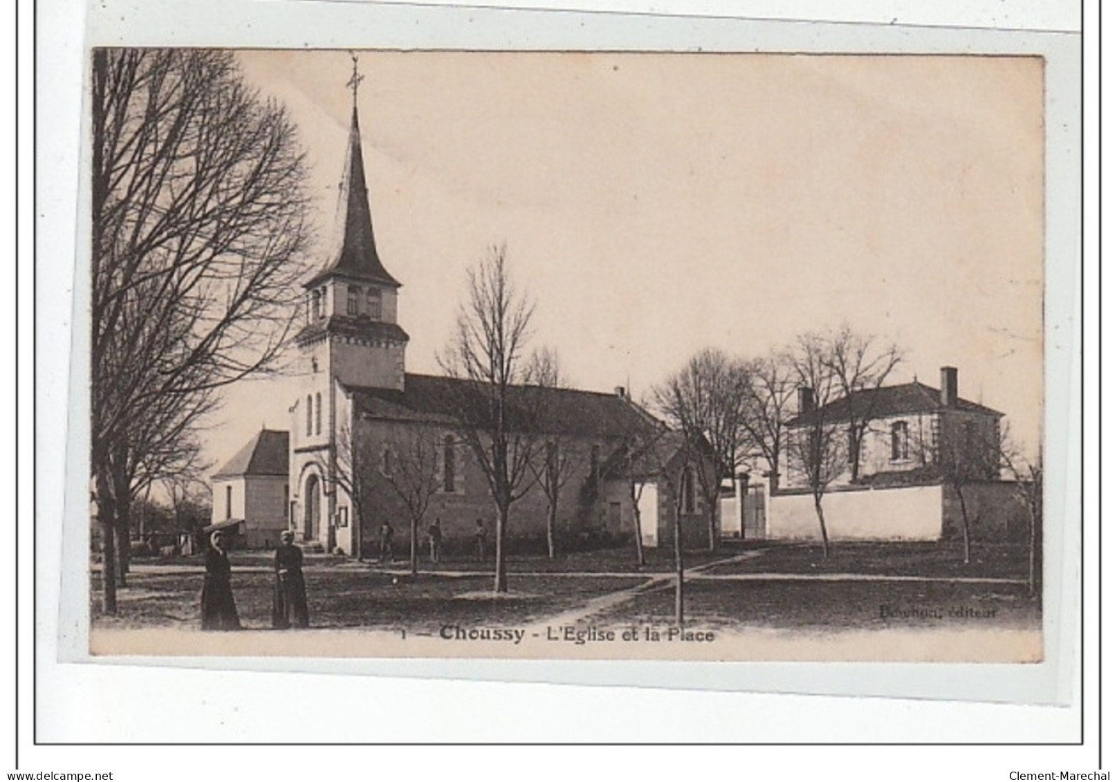 CHOUSSY - L'église Et La Place - Très Bon état - Sonstige & Ohne Zuordnung