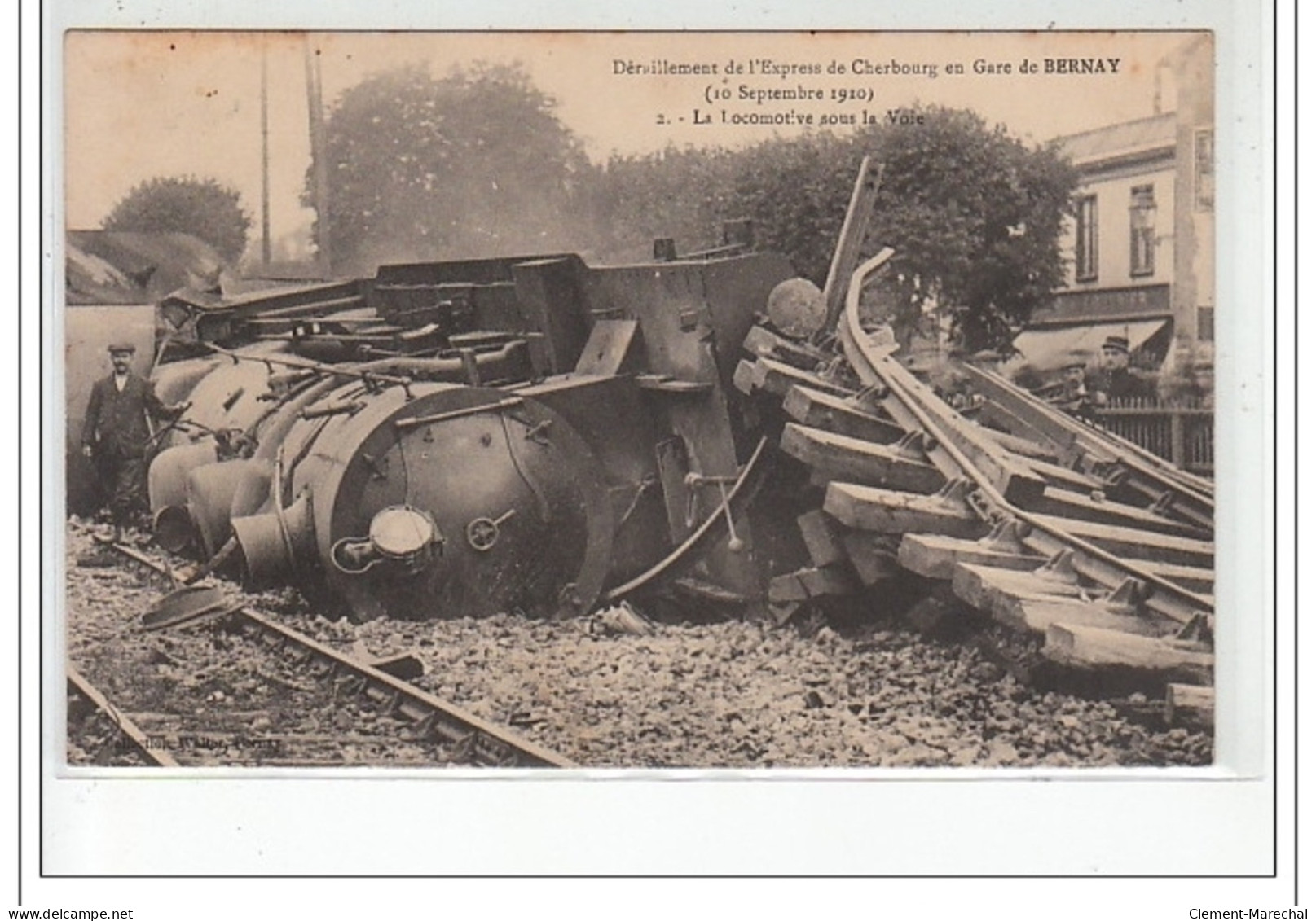 Déraillement De L'Express De Cherbourg En Gare De BERNAY 10 Septembre 1910 - La Locomotive Sous La Voie - Très Bon - Bernay