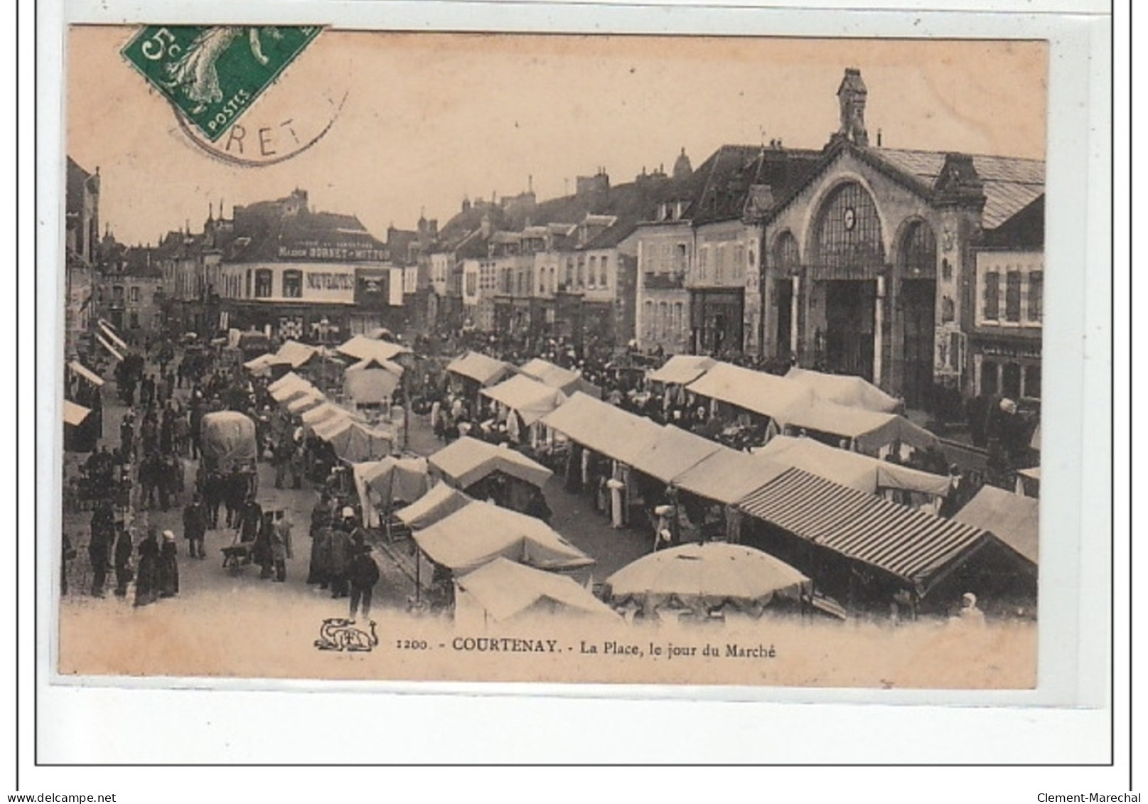 COURTENAY - La Place, Le Jour Du Marché - Très Bon état - Courtenay