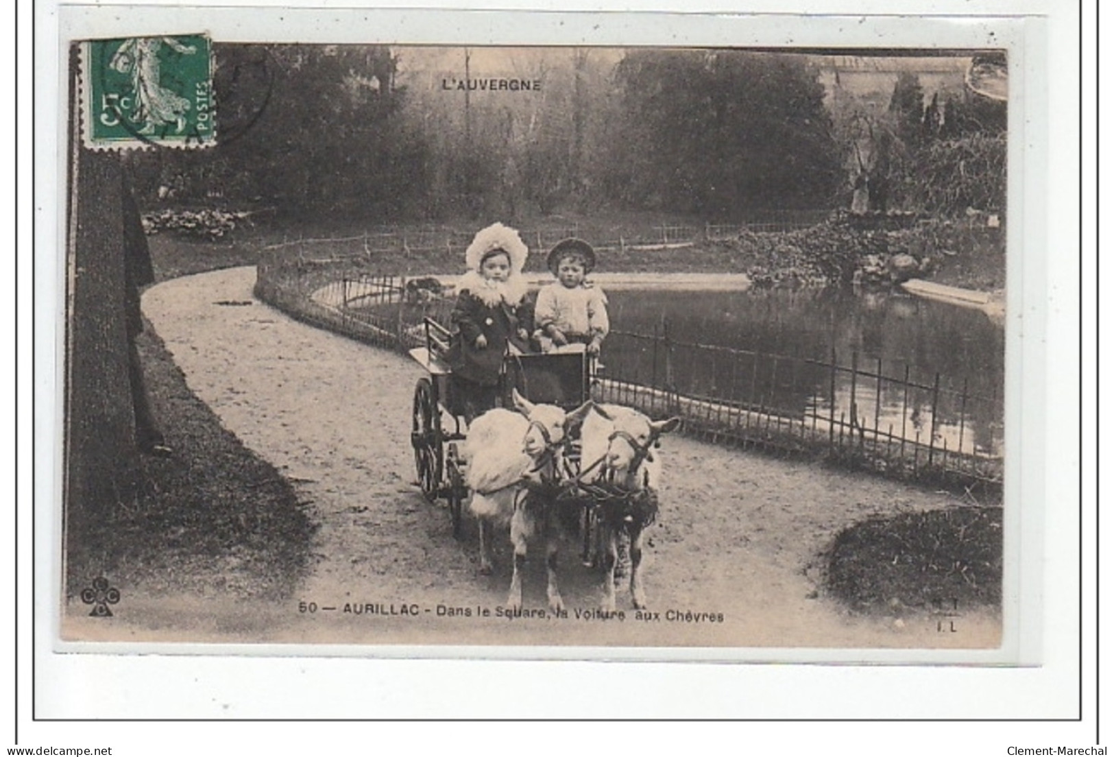 AURILLAC - Dans Le Square, La Voiture Aux Chèvres - Très Bon état - Aurillac