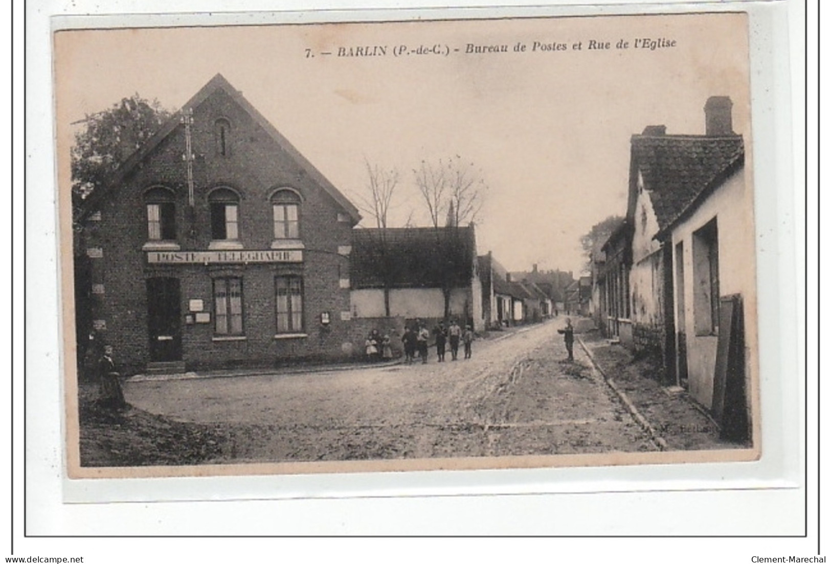 BARLIN : Bureau De Postes Et Rue De L'eglise - Tres Bon état - Barlin