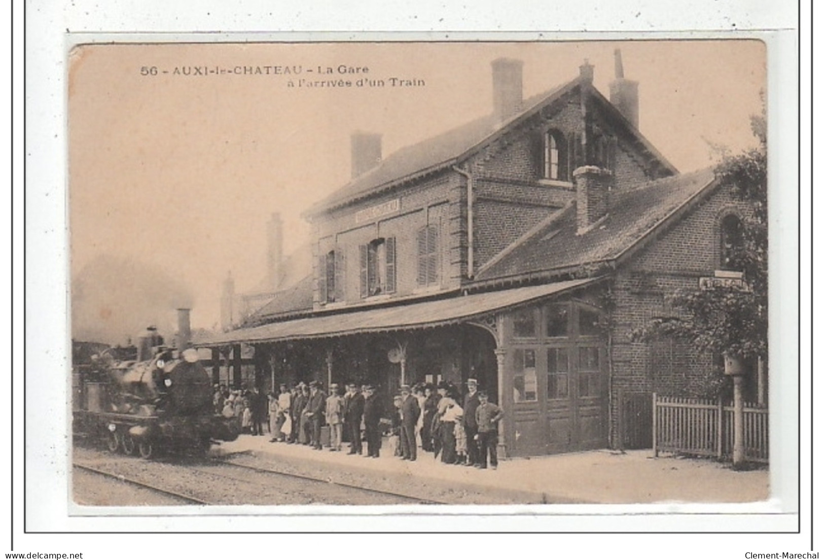 AUXI-le-CHATEAU : La Gare A L'arrivée D'un Train - Tres Bon état - Avesnes Le Comte