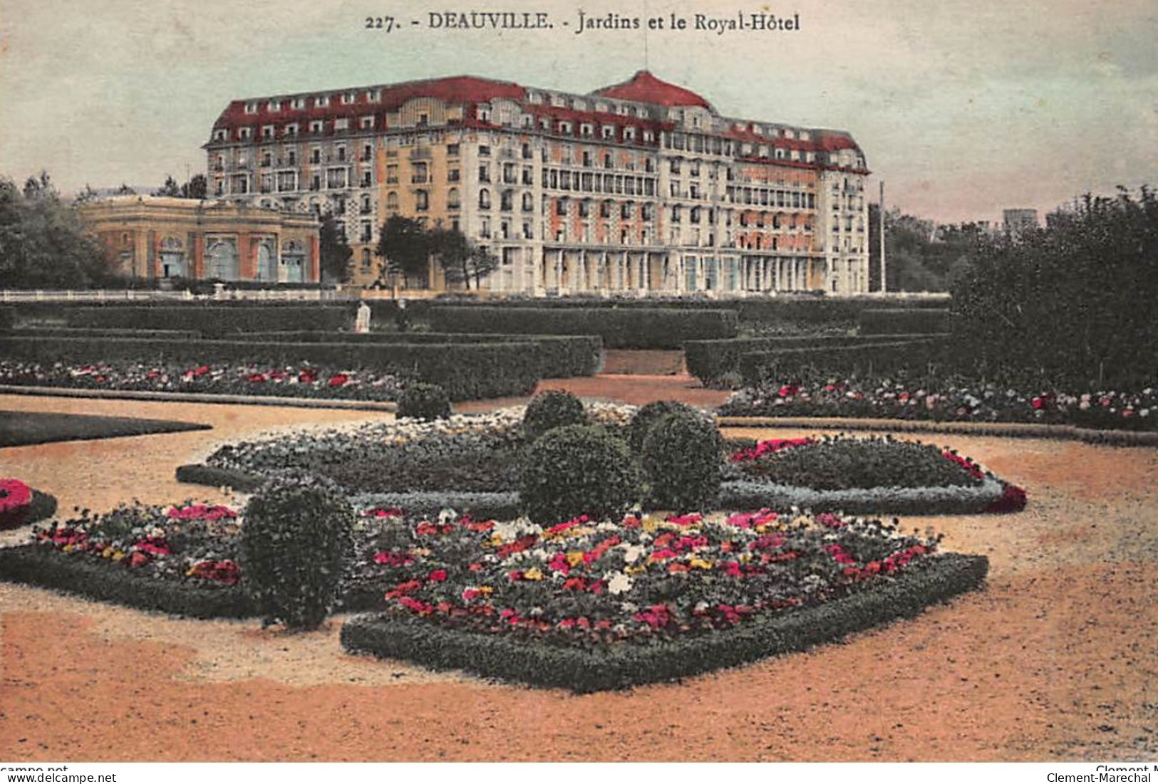DEAUVILLE : Jardins Et Le Royal-hotel - Tres Bon Etat - Deauville