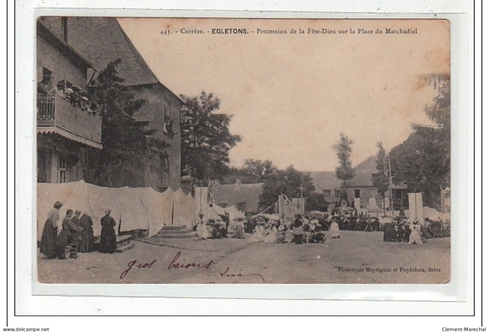 EGLETONS : Procession De La Fete-dieu Sur La Place De Marchadial - Tres Bon Etat - Egletons