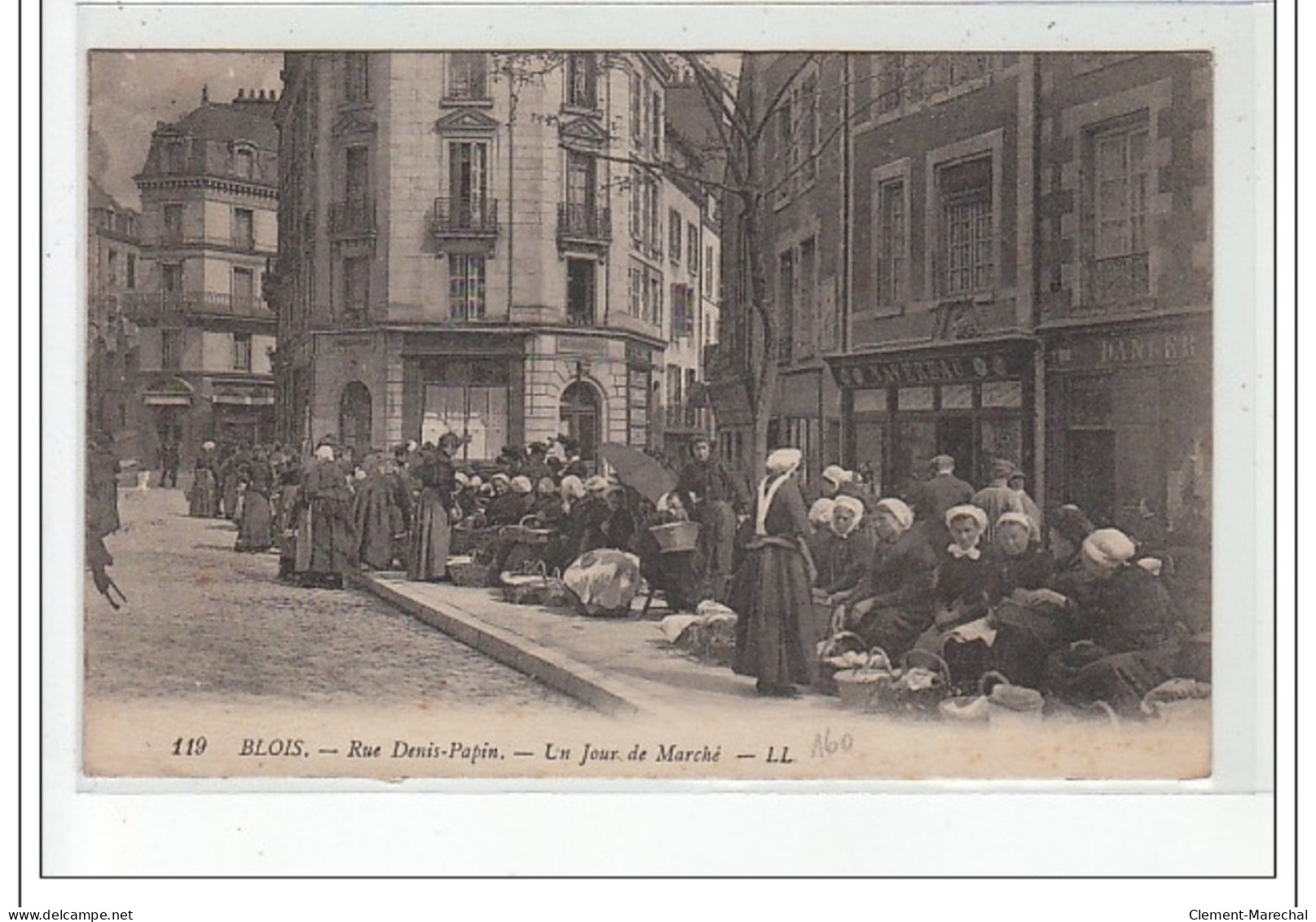 BLOIS - Rue Denis Papin - Un Jour De Marché - Très Bon état - Blois
