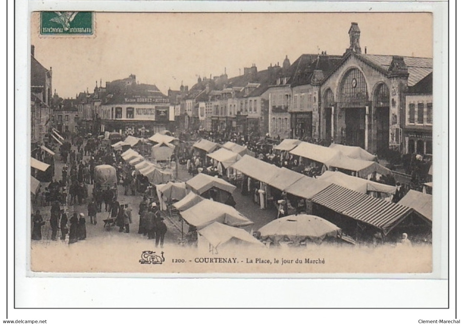 COURTENAY - La Place, Le Jour Du Marché - Très Bon état - Courtenay