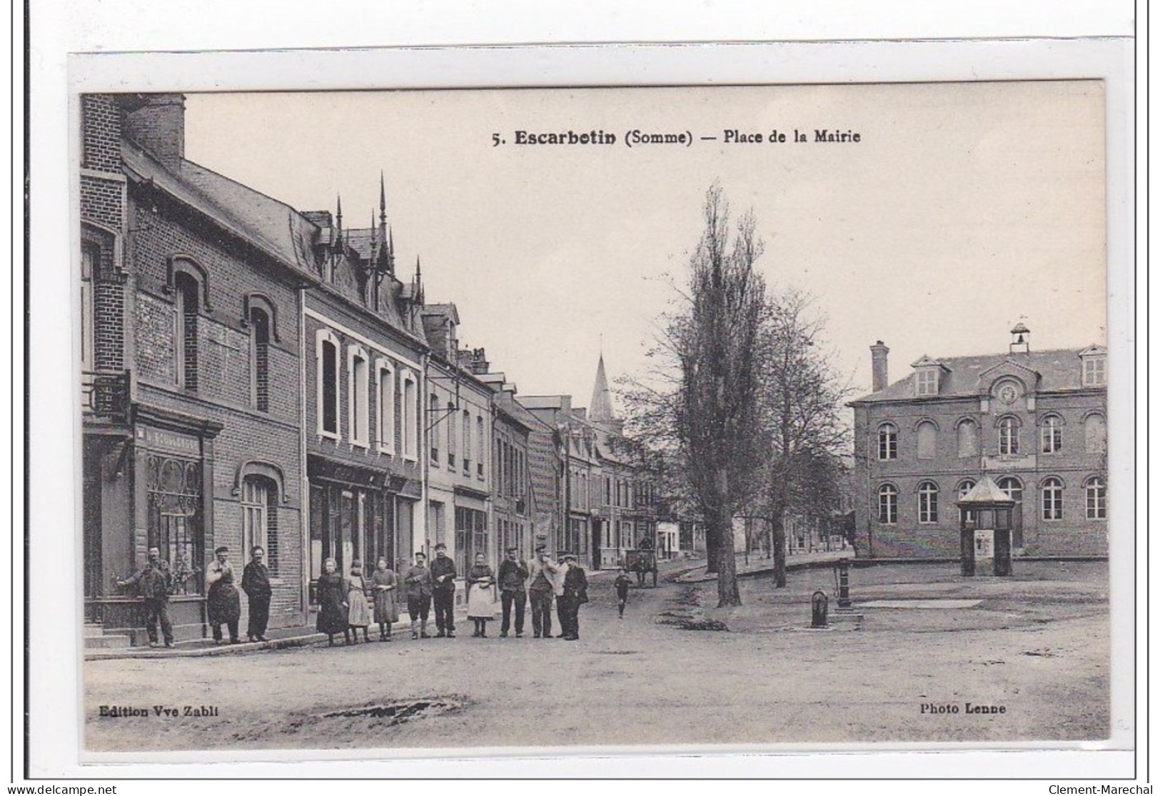 ESCARBOTIN : Place De La Mairie - Tres Bon Etat - Autres & Non Classés