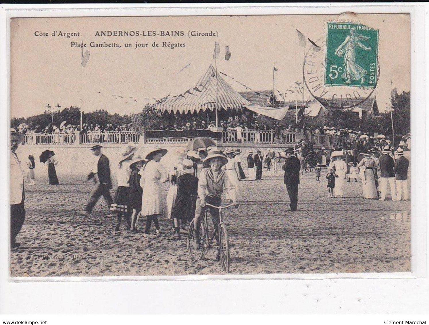 ANDERNOS-LES-BAINS : Place Gambetta, Un Jour De Régates - Très Bon état - Andernos-les-Bains