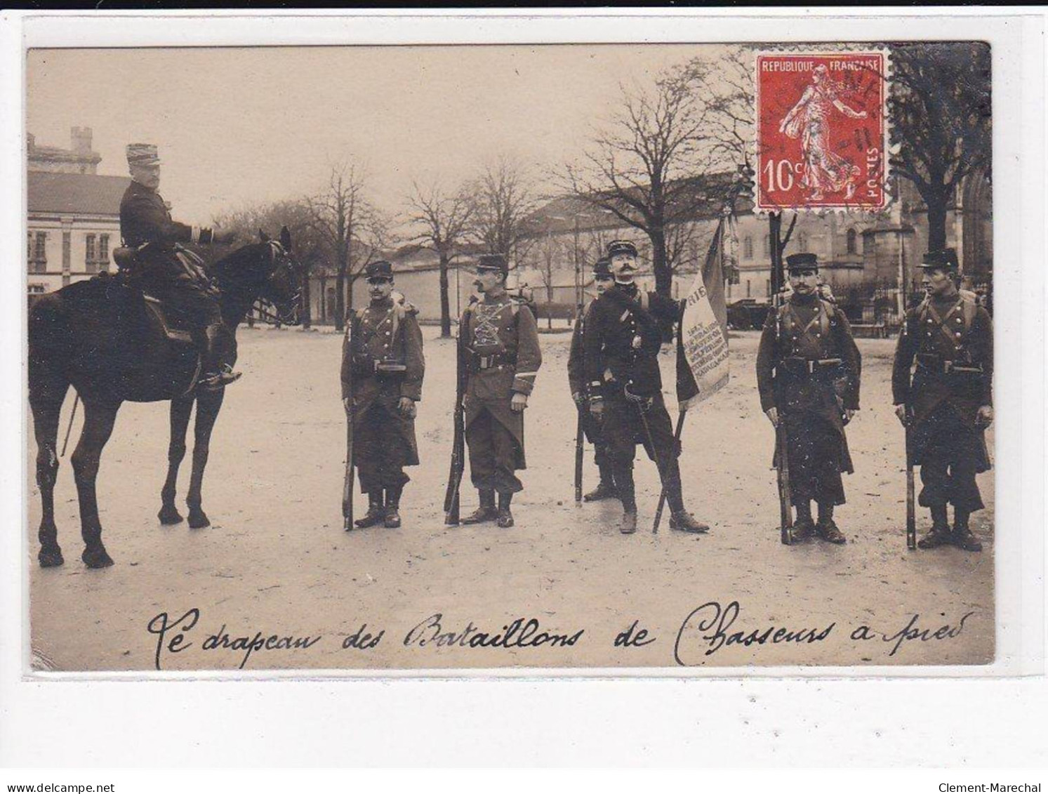 VINCENNES : Le Drapeau Des Bataillons De Chasseurs à Pied - Très Bon état - Vincennes