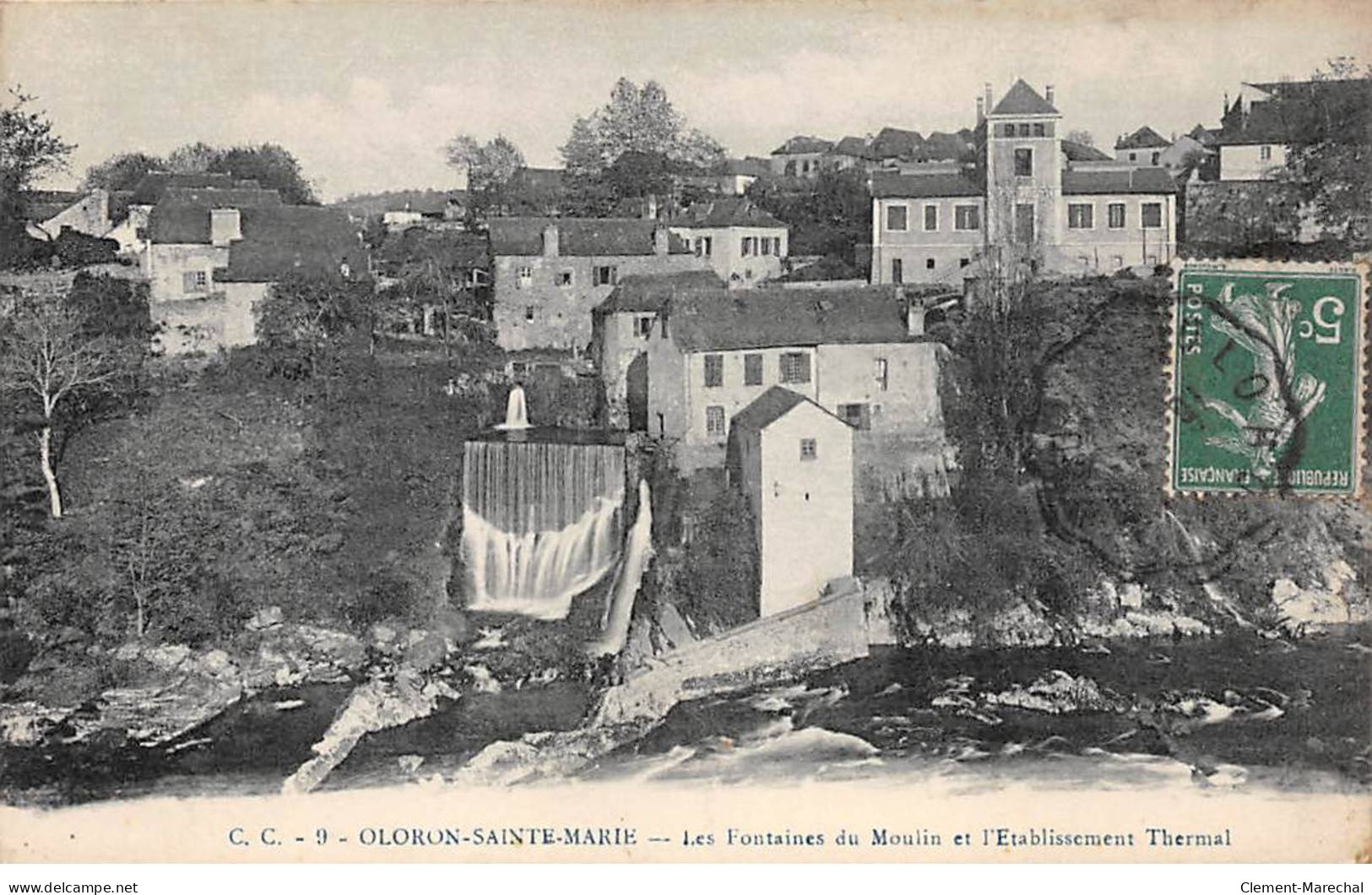 OLORON SAINTE MARIE - Les Fontaines Du Moulin Et L'Etablissement Thermal - Très Bon état - Oloron Sainte Marie
