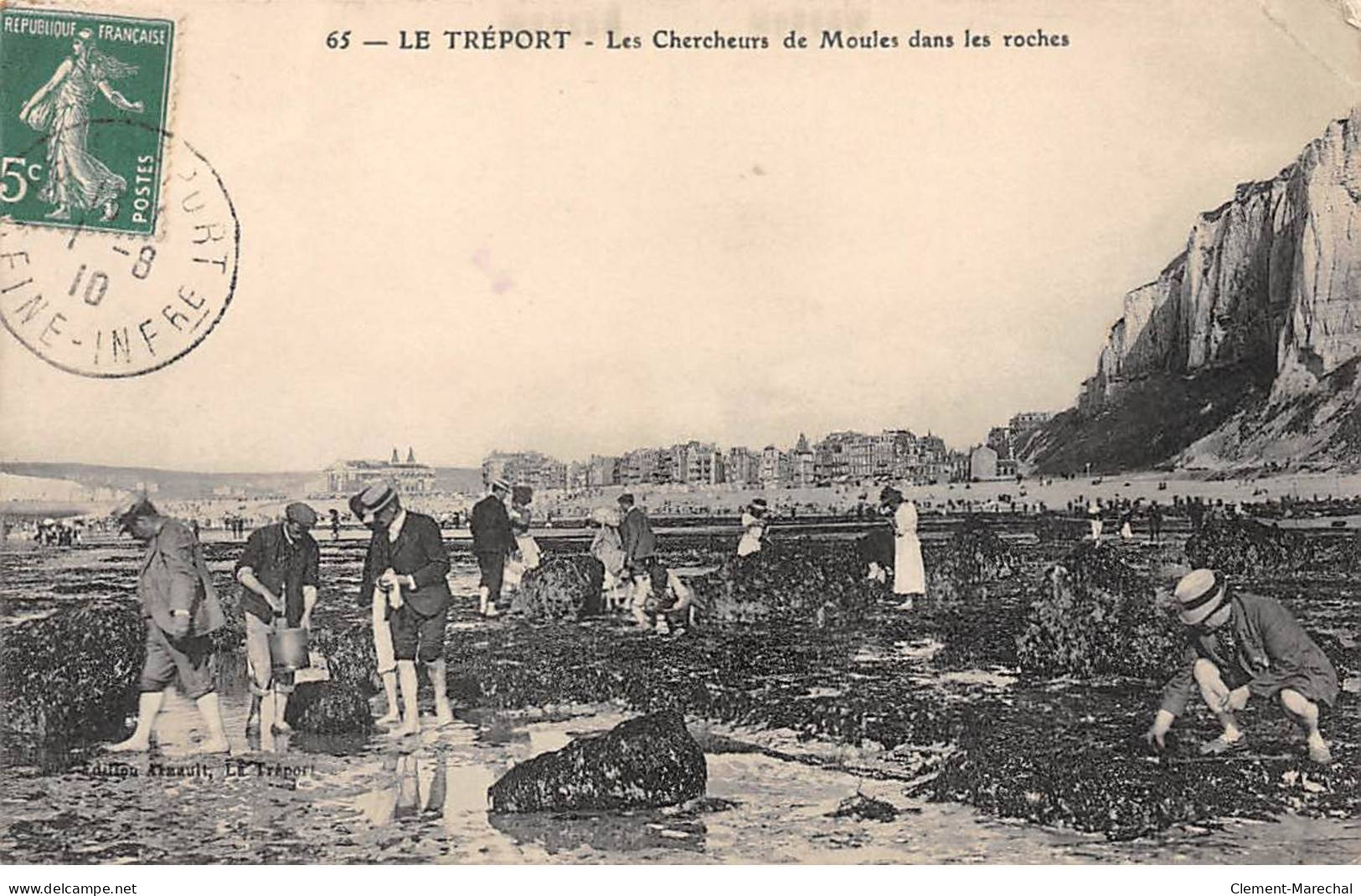 LE TREPORT - Les Chercheurs De Moules Dans Les Roches - état - Le Treport