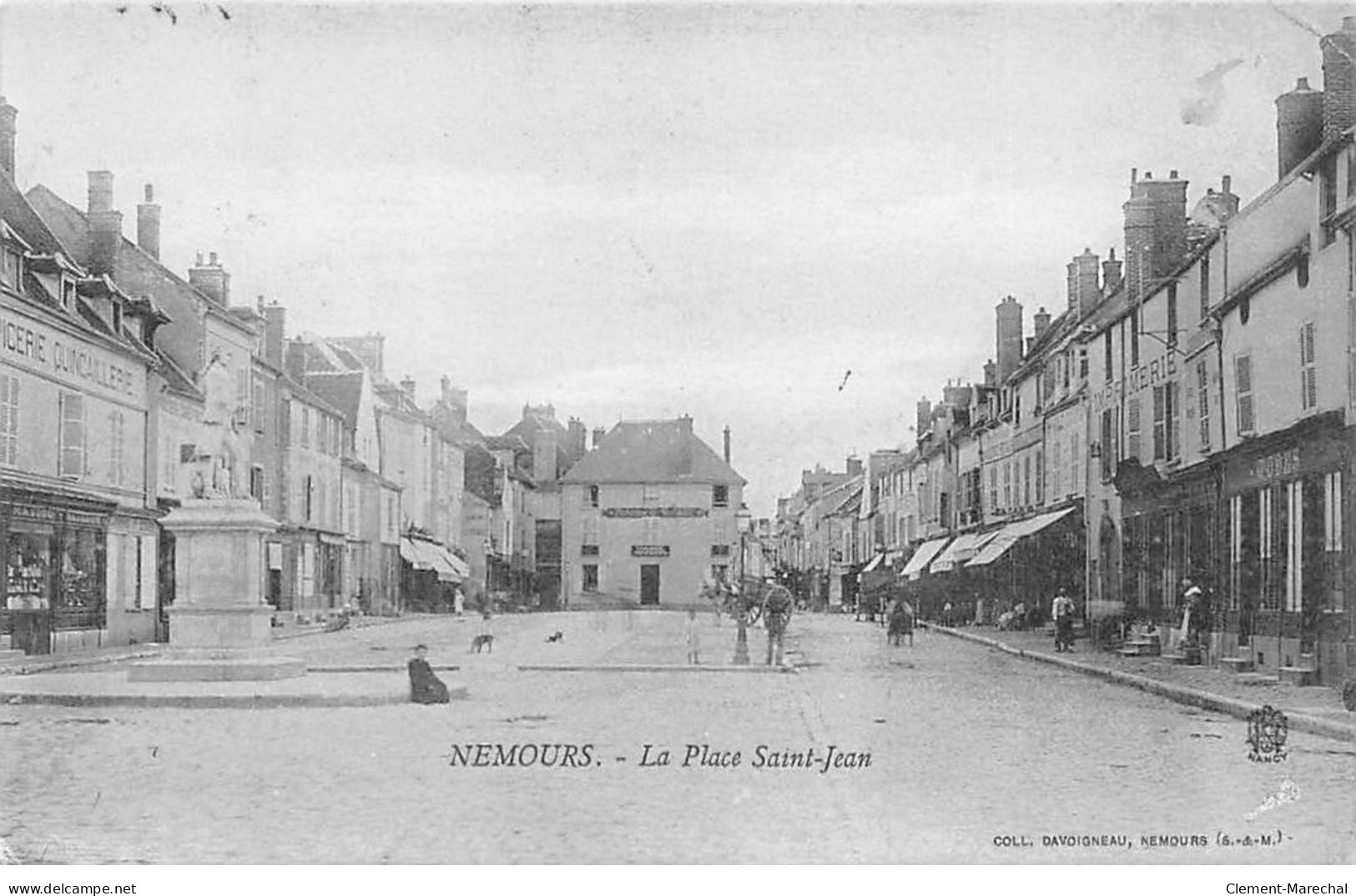 NEMOURS - La Place Saint Jean - Très Bon état - Nemours