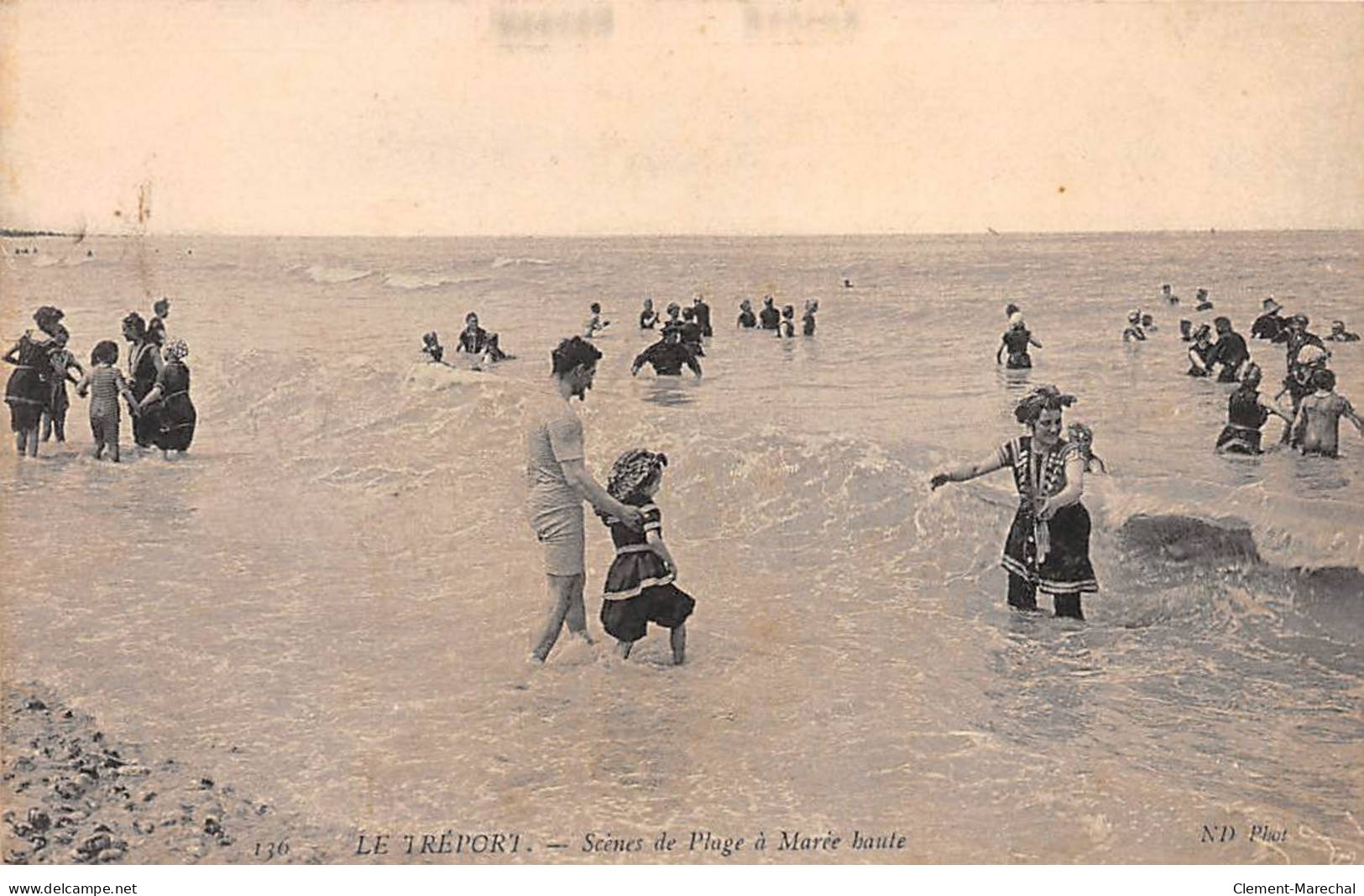 LE TREPORT - Scènes De Plage à Marée Haute - Très Bon état - Le Treport