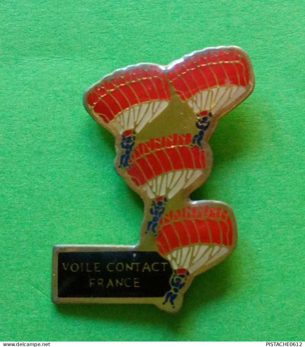 Pin's Voile Contact France Parachutisme Sportif - Parachutespringen
