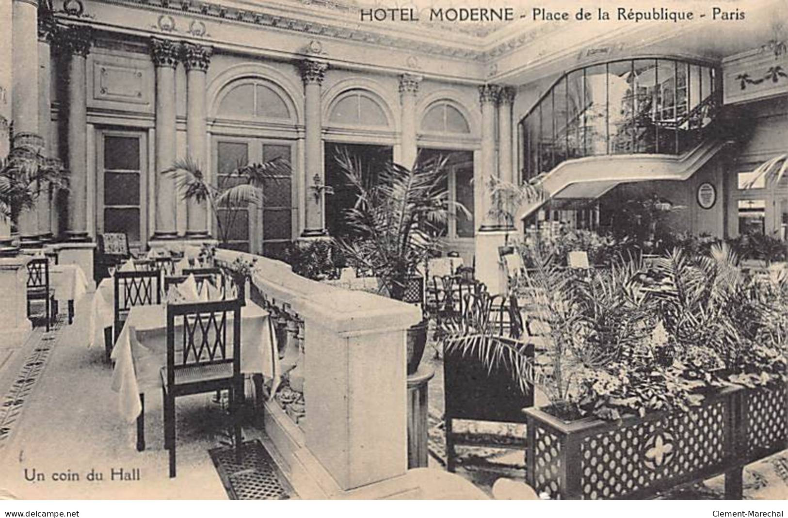 PARIS - Hotel Moderne - Un Coin Du Hall - Place De La République - Très Bon état - District 11