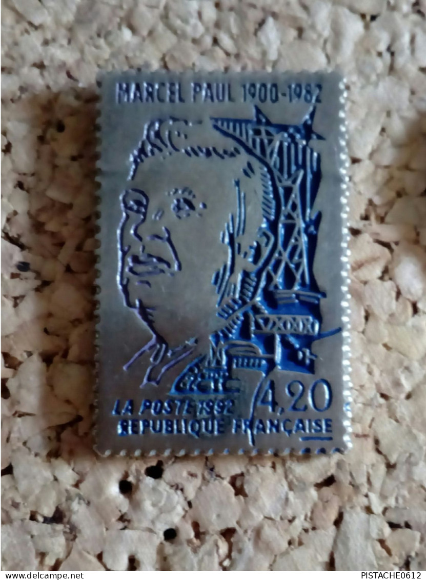 Pin's Marcel Paul 1900-1982 La Poste 1992 Forme Timbre - Postwesen