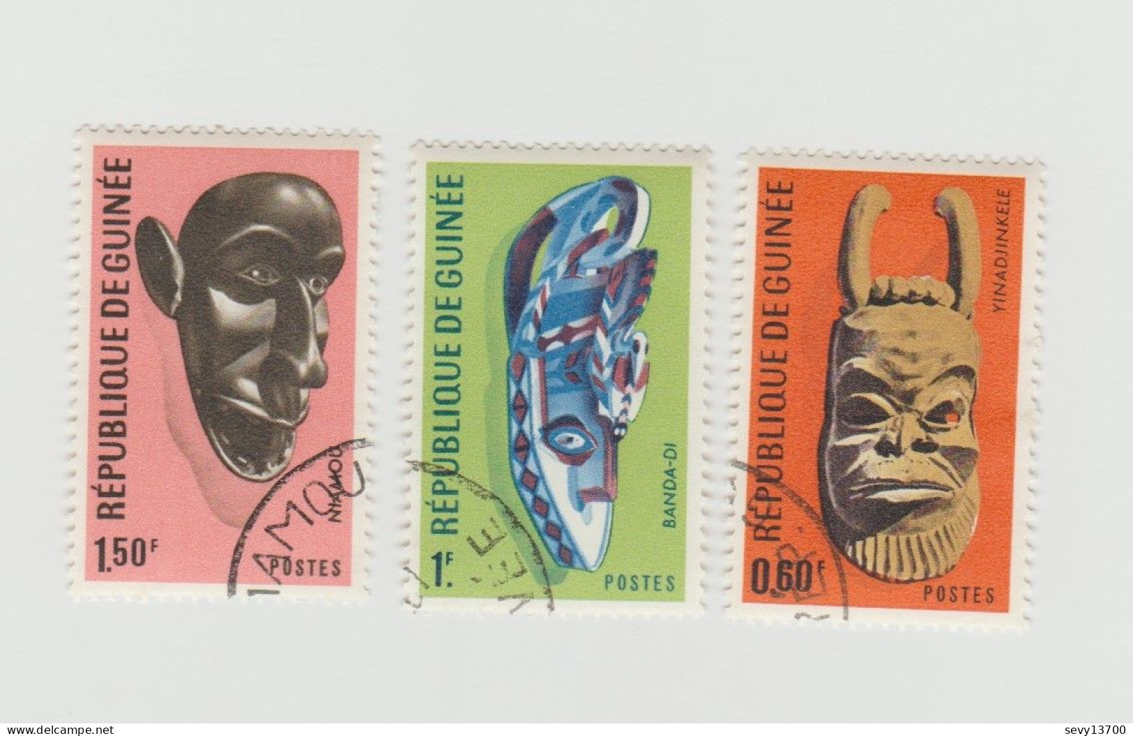 République De Guinée Lot 47 Timbres Traditions Unicef Croix Rouge Foot Ball - Guinea (1958-...)