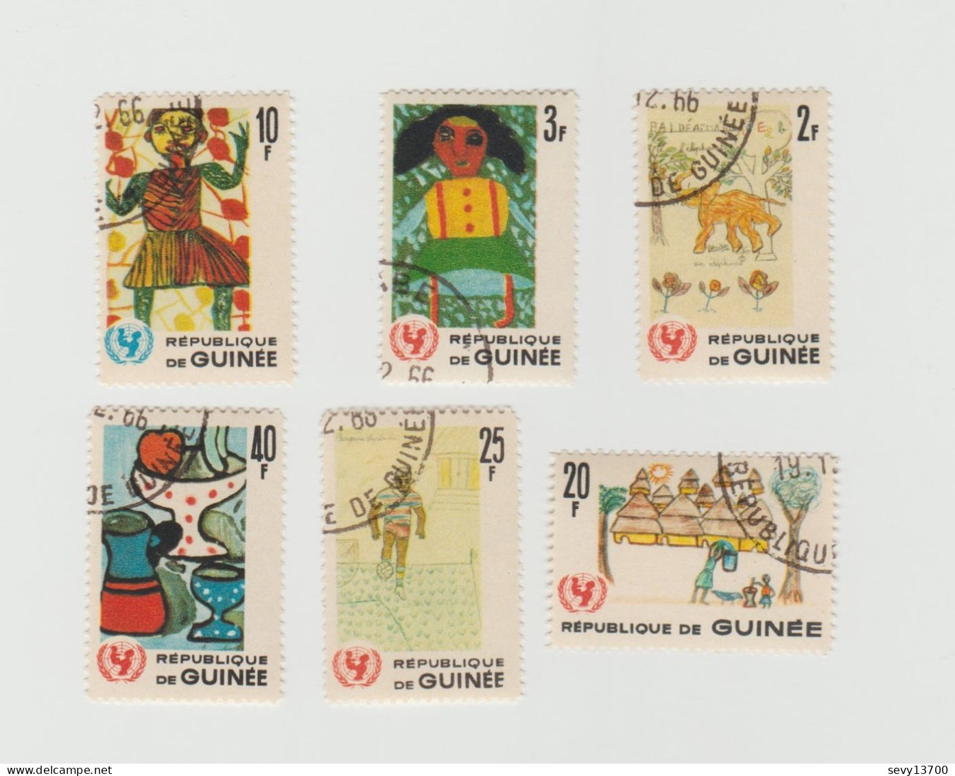 République De Guinée Lot 47 Timbres Traditions Unicef Croix Rouge Foot Ball - Guinea (1958-...)