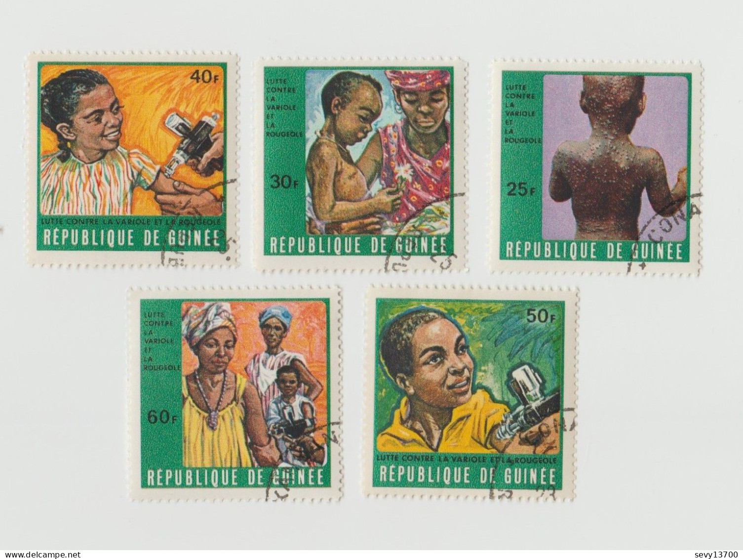 République de Guinée Lot 47 timbres Traditions Unicef Croix Rouge Foot Ball