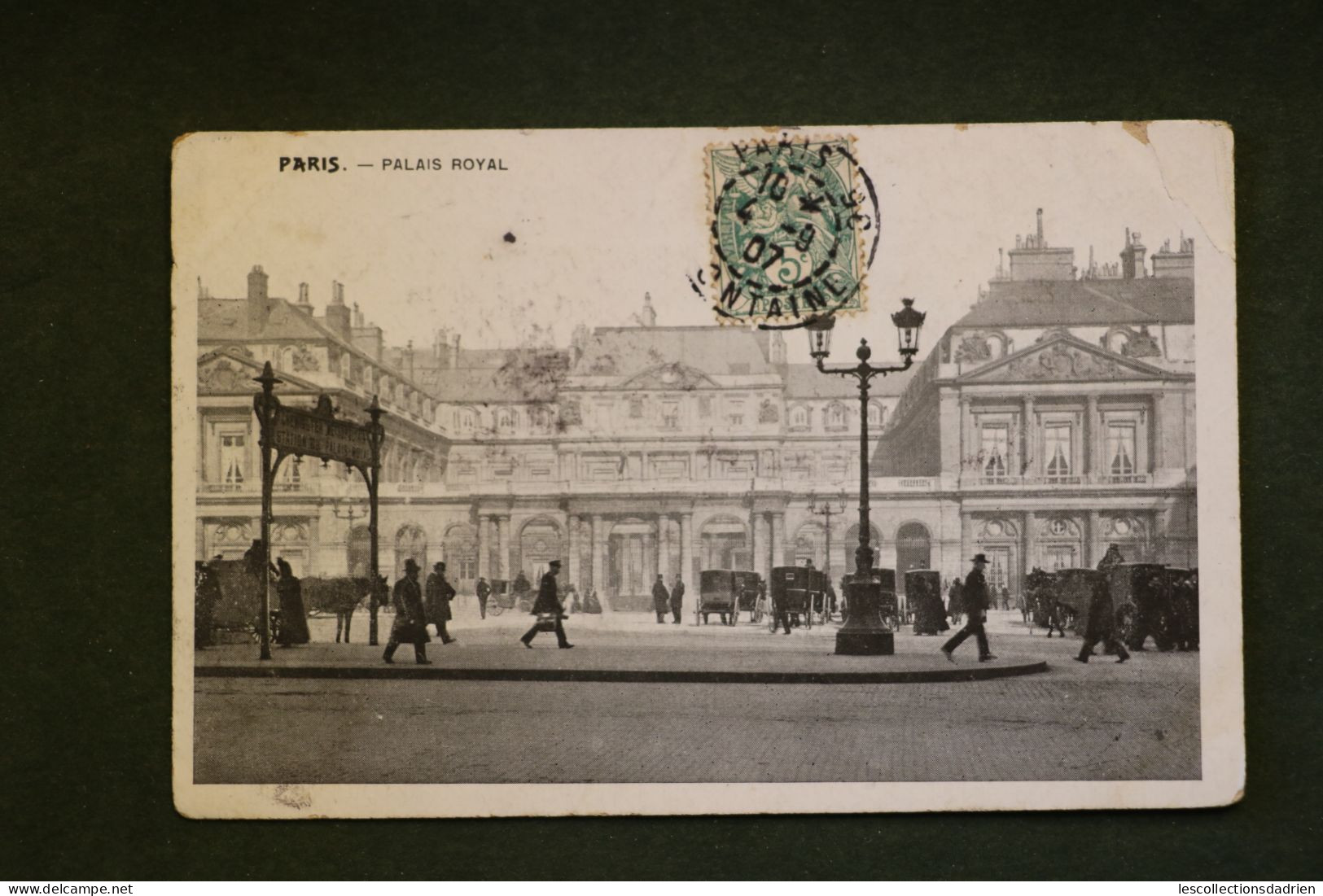 Carte Postale Paris Palais Royal Animée Calèches - Autres Monuments, édifices