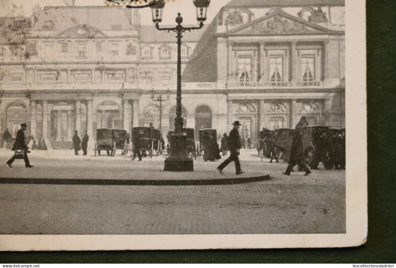 Carte Postale Paris Palais Royal Animée Calèches - Autres Monuments, édifices