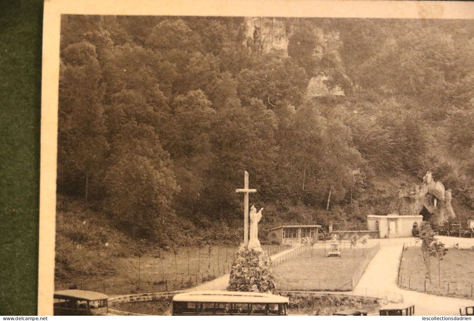 Carte Postale - Yvoir - Notre Dame De Lourdes - Autocars Bus - Yvoir