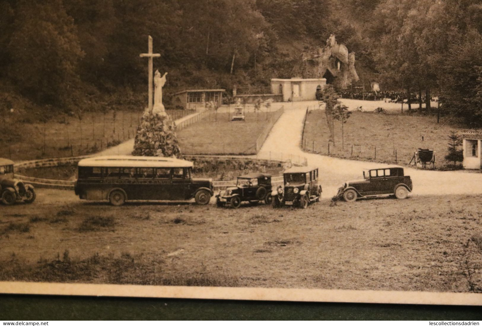 Carte postale - Yvoir - Notre Dame de Lourdes - autocars bus