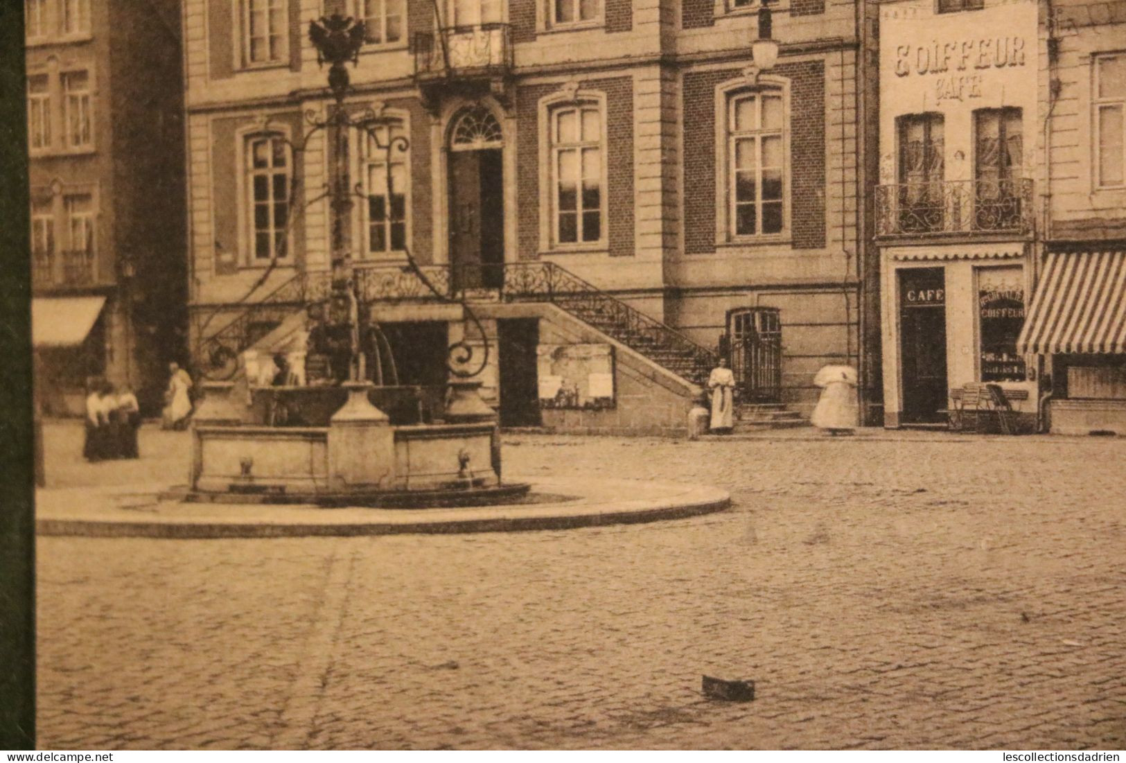 Carte postale ancienne - Huy - hôtel de ville