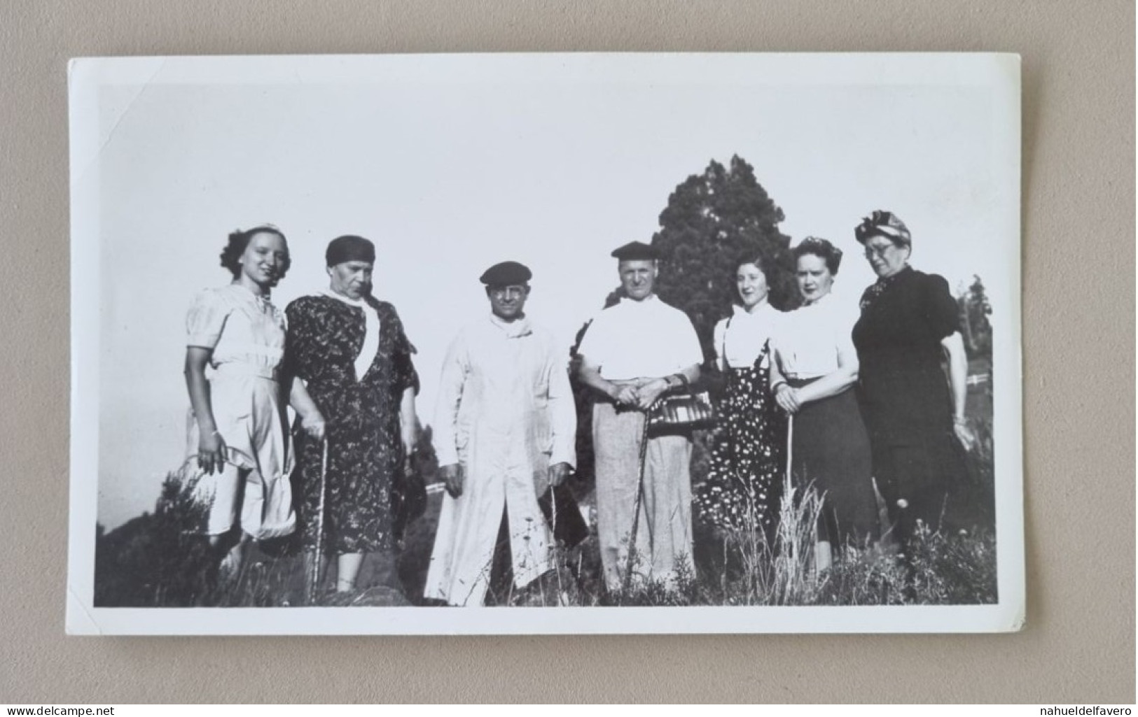 PH - Ph Original - Hommes Et Femmes Gauchos Posant Au Milieu De L’hacienda - Anonyme Personen