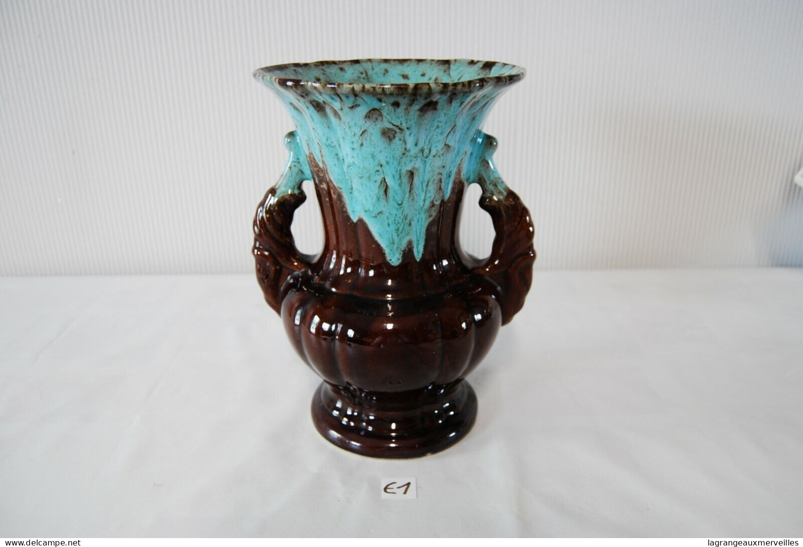 E1 Ancien Vase - Verre De Coulée - Vasen