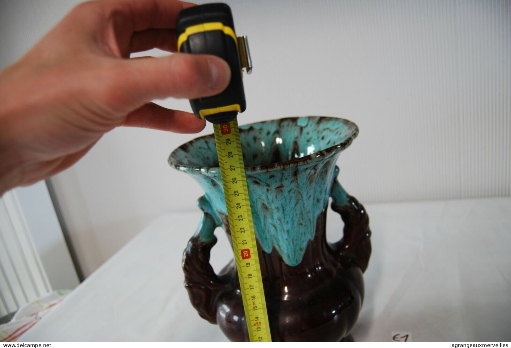 E1 Ancien Vase - Verre De Coulée - Vasen