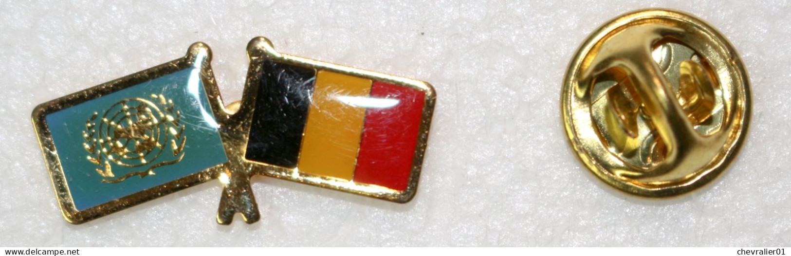 Militaria-BE-terre-insigne_accessoire_pins ONU-Belgique_fermoir Papillon_21-03_D - Army