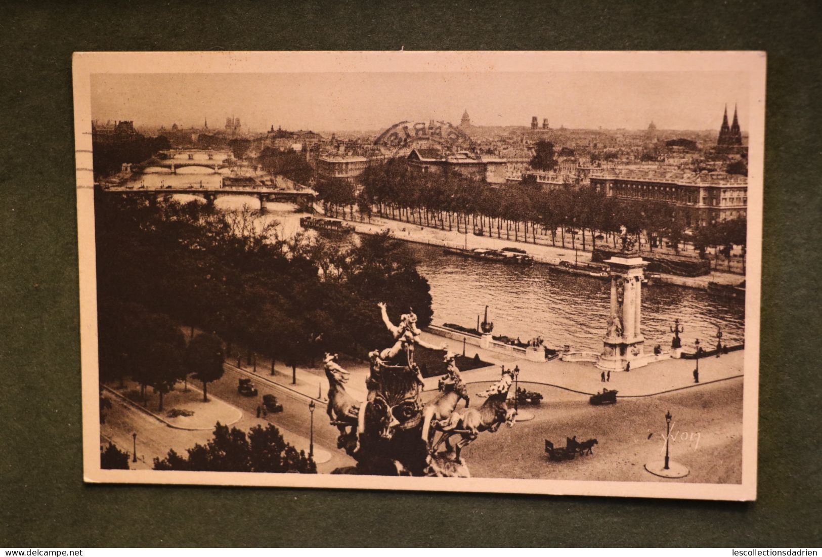 Carte Postale Ancienne - Paris - Perspective De La Seine Paris En Flanant Calèche 1933 - Gare Du Nord Oblitération - La Seine Et Ses Bords