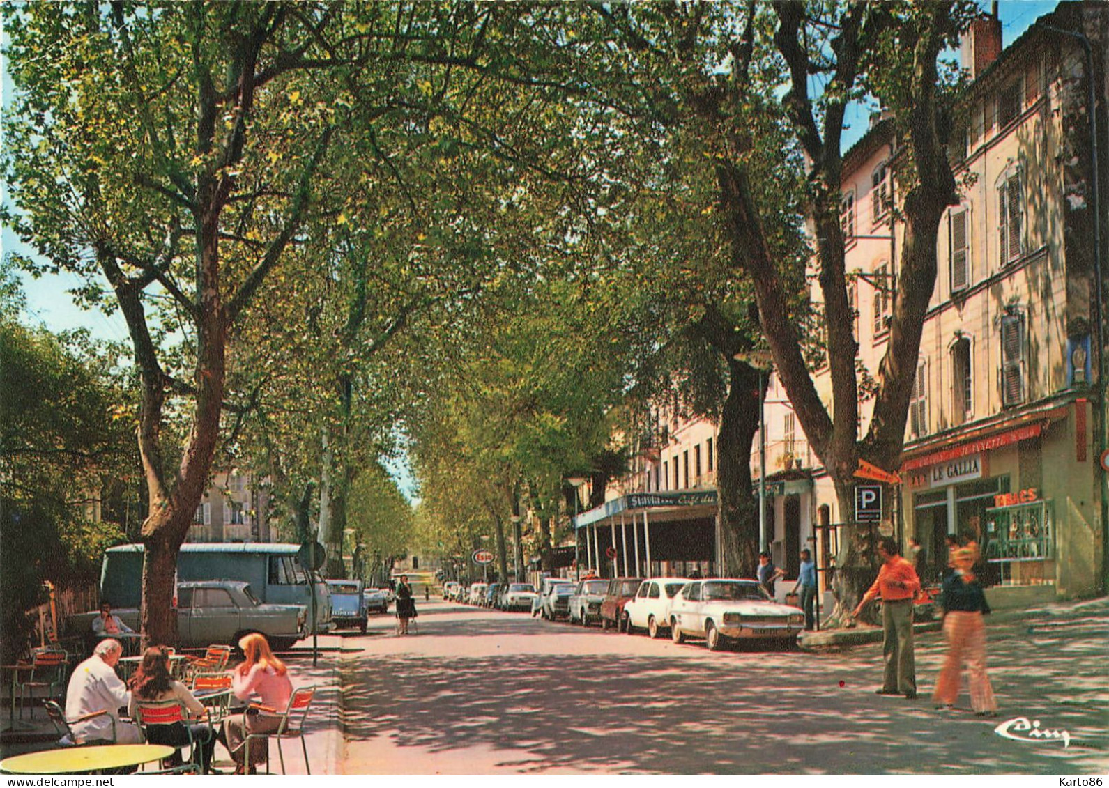 Lorgues * Le Boulevard De La République * Automobiles Commerces Magasins - Lorgues