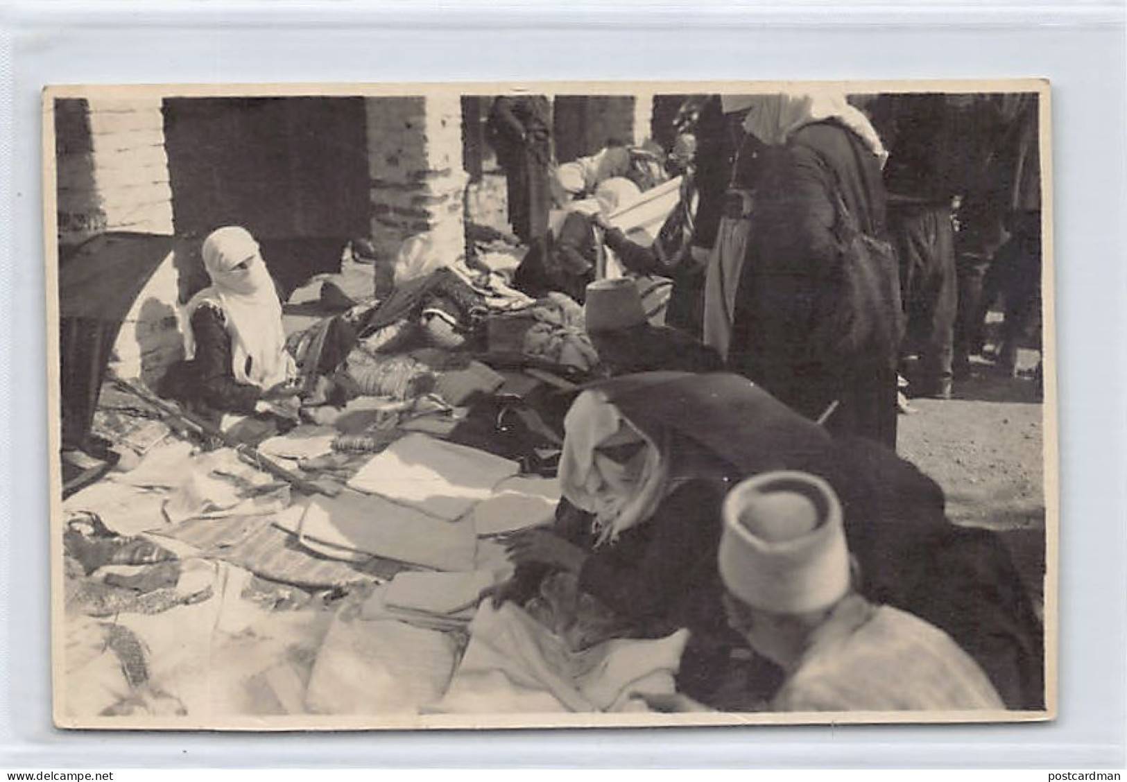 Albania - TIRANA - Clothes Seller On The Thursday Market - REAL PHOTO (circa 1932) - Publ. Agence Trampus  - Albania