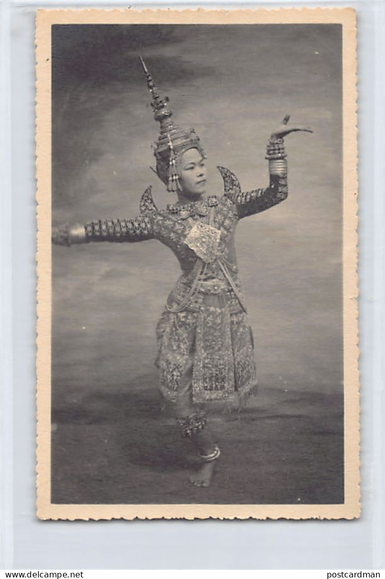 Cambodge - Danseuse Cambodgienne - CARTE PHOTO - Ed. Inconnu  - Cambodge