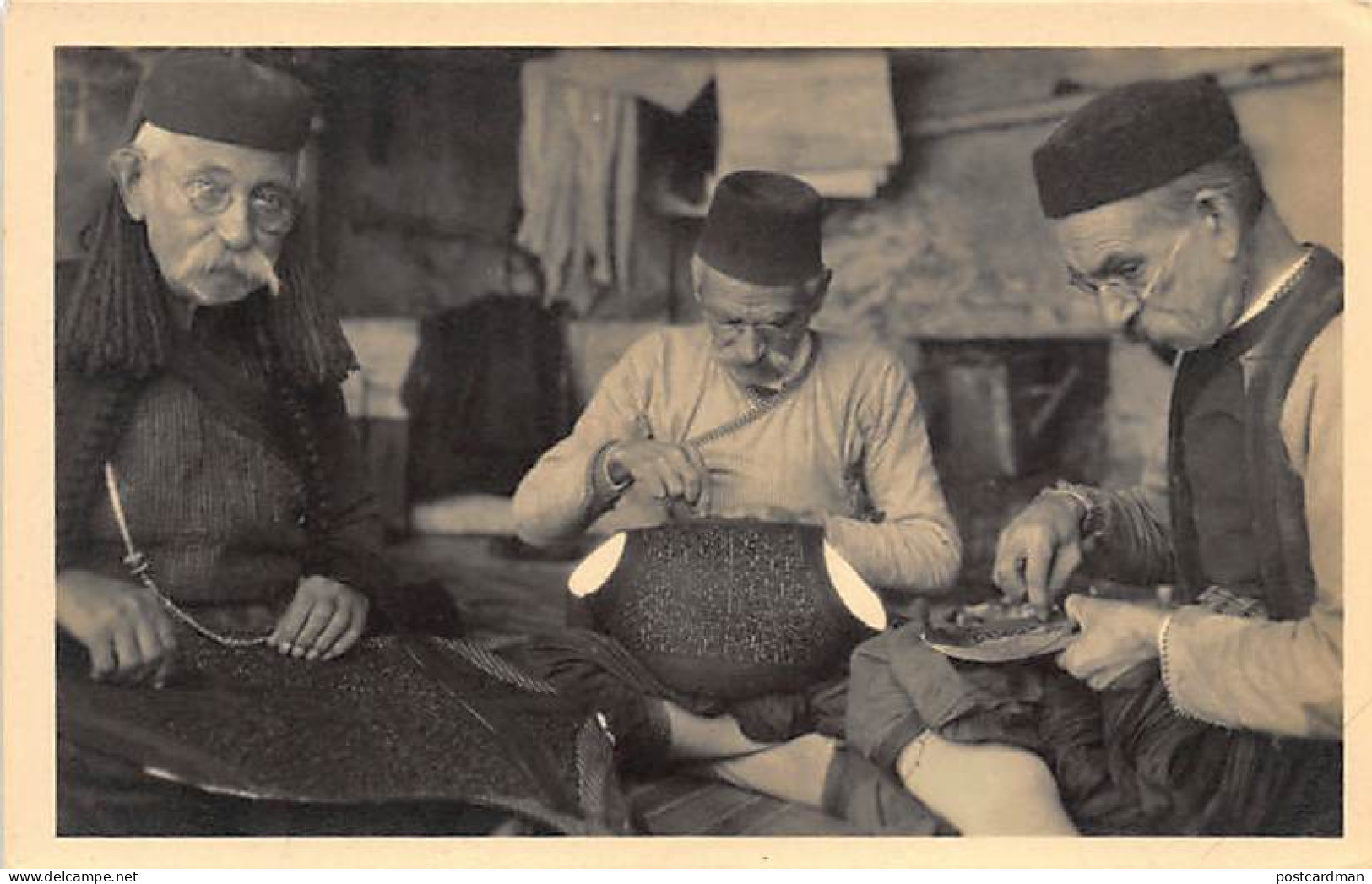 ALBANIA - Embroiderers - REAL PHOTO. Unknown Austrian Publiser. - Albanien