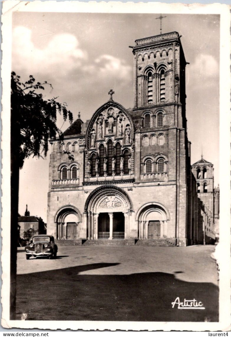 4-5-2024 (4 Z 8) France (posted 1956) Basilique De Vézelay - Kirchen U. Kathedralen