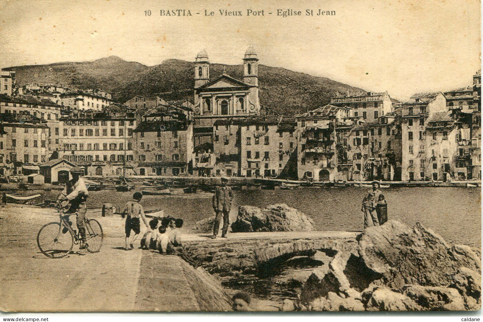 2B-CORSE  - BASTIA -Le Vieux Port-Eglise St-Jean - Bastia